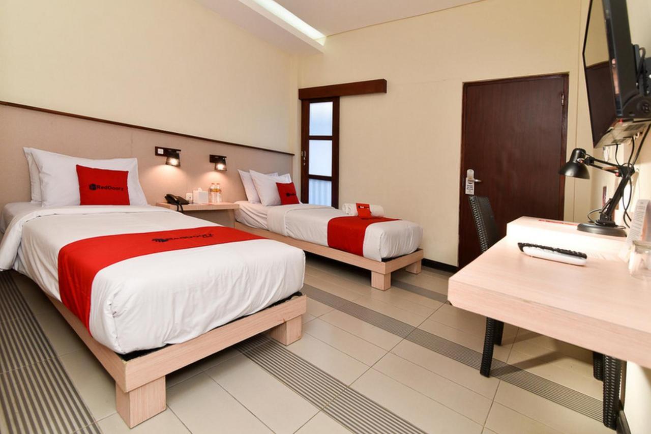 Hotel Reddoorz Near Legian Street Exterior foto